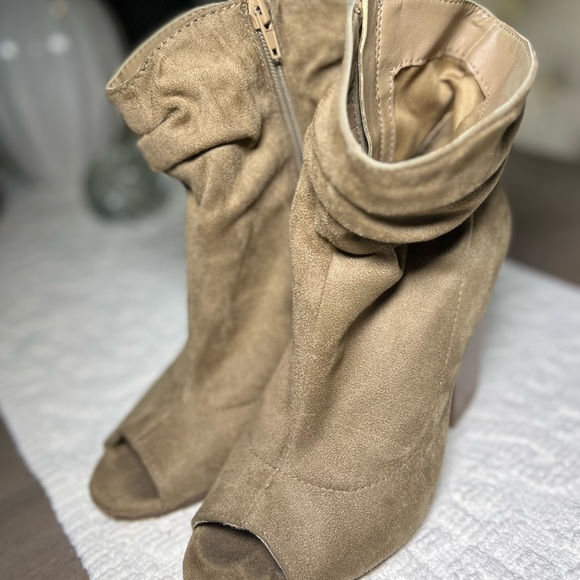 Slouch Peep Toe Bootie - Size 7.5 - Picture 2 of 5
